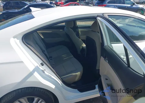 2020 Hyundai Elantra Value Edition z USA, uszkodzony, nr VIN 5NPD84LF2LH614122